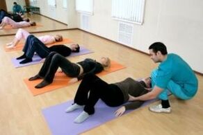 Übungstherapie als Method fir Osteochondrose ze behandelen